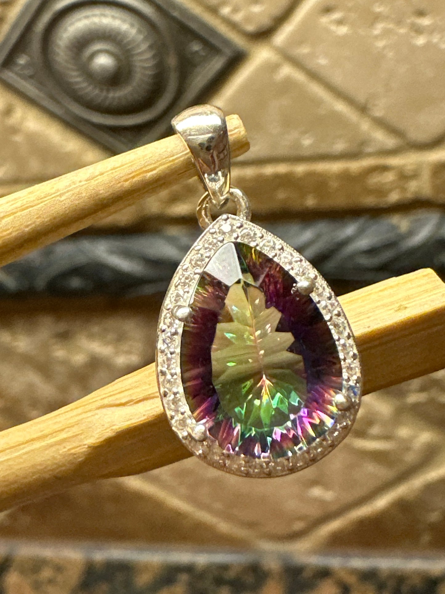 8ct Rainbow Mystic Topaz 925 Solid Sterling Silver Pendant 25mm