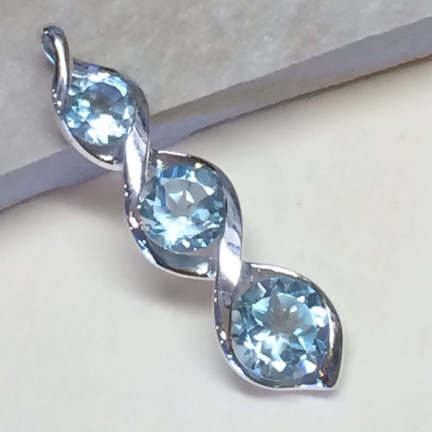 Genuine 4ct Blue Topaz 925 Solid Sterling Silver Unisex Pendant 28mm - Natural Rocks by Kala