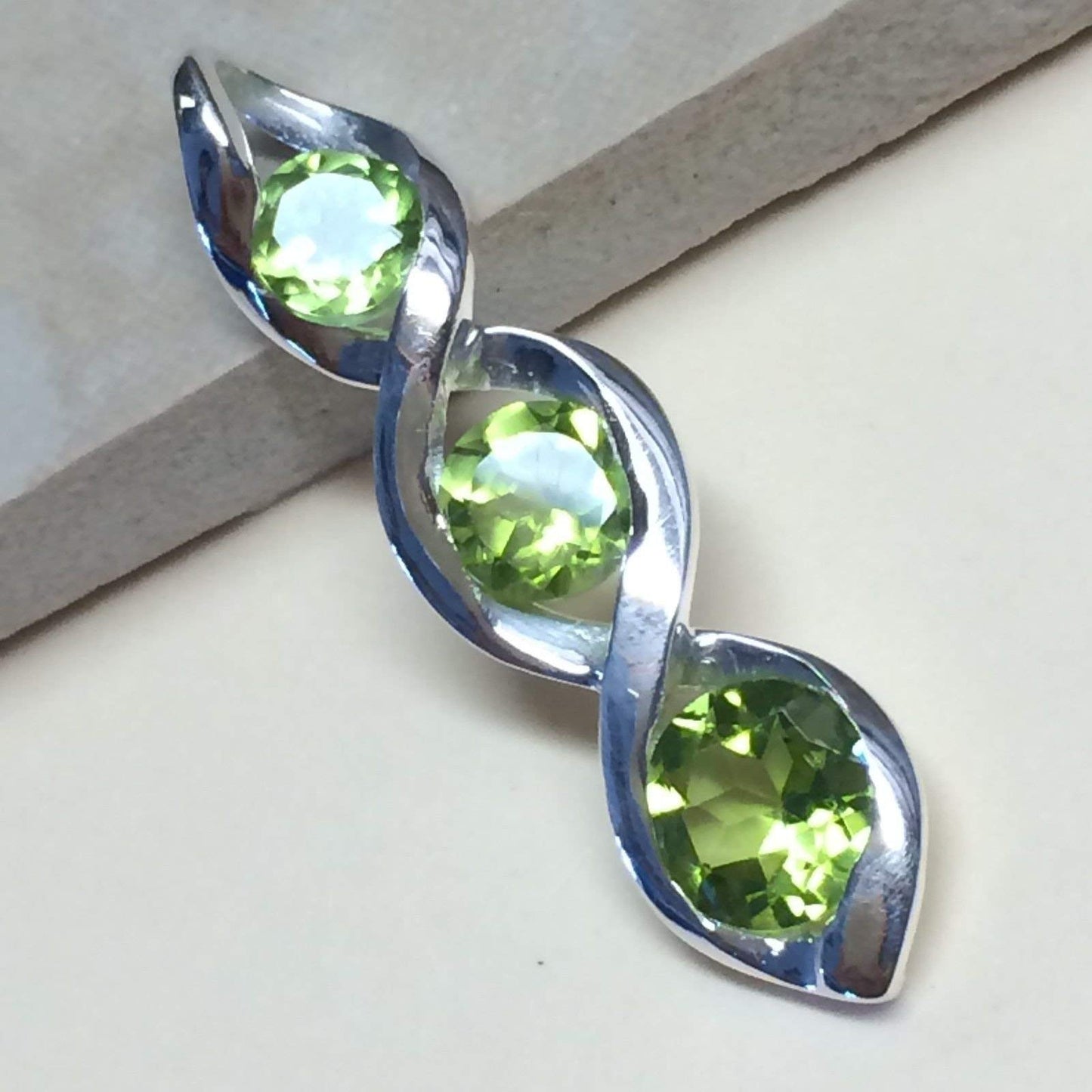 Natural 4ct Green Peridot 925 Solid Sterling Silver Twist Pendant 28mm - Natural Rocks by Kala