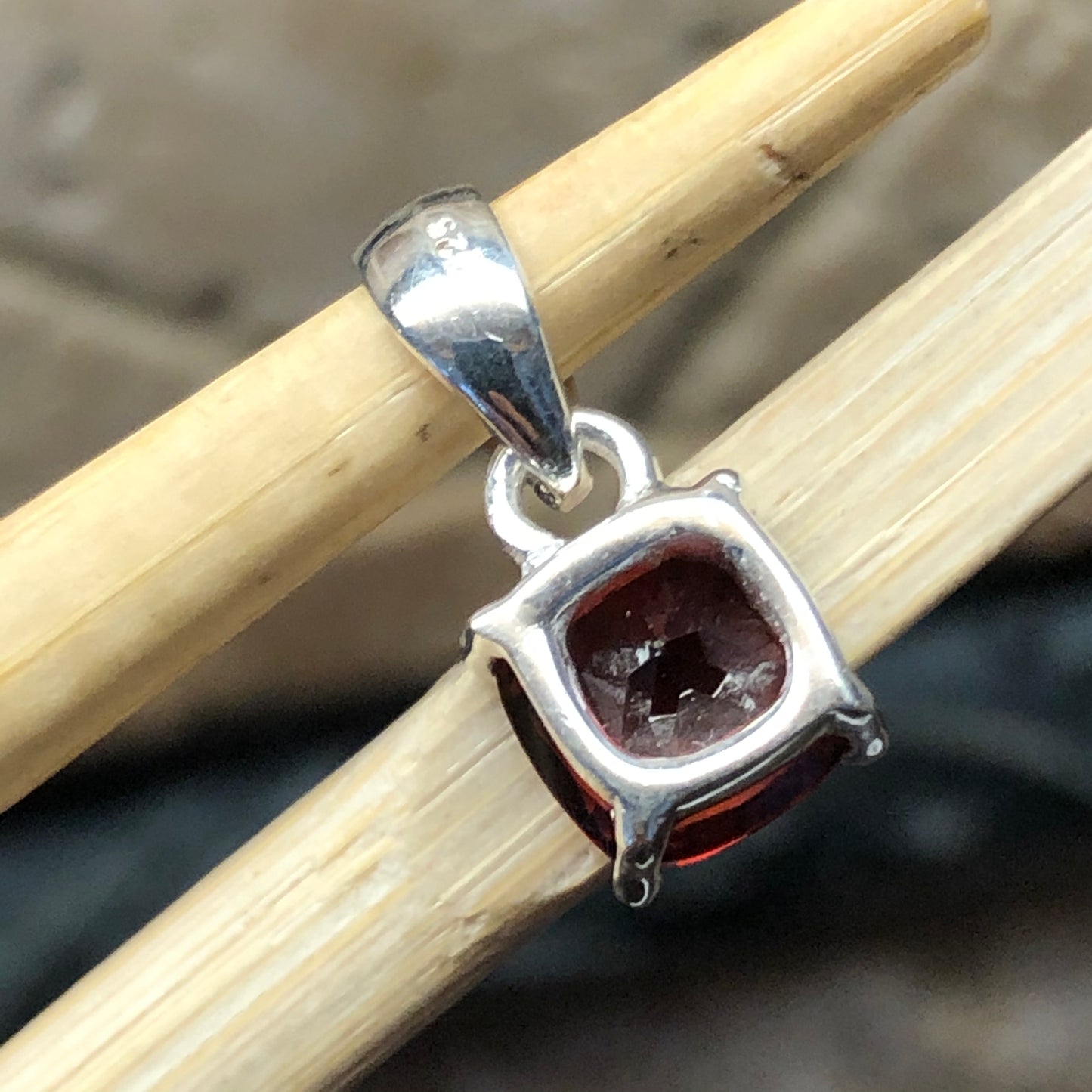 Natural 1.5ct Pyrope Garnet 925 Solid Sterling Silver Pendant 15mm - Natural Rocks by Kala