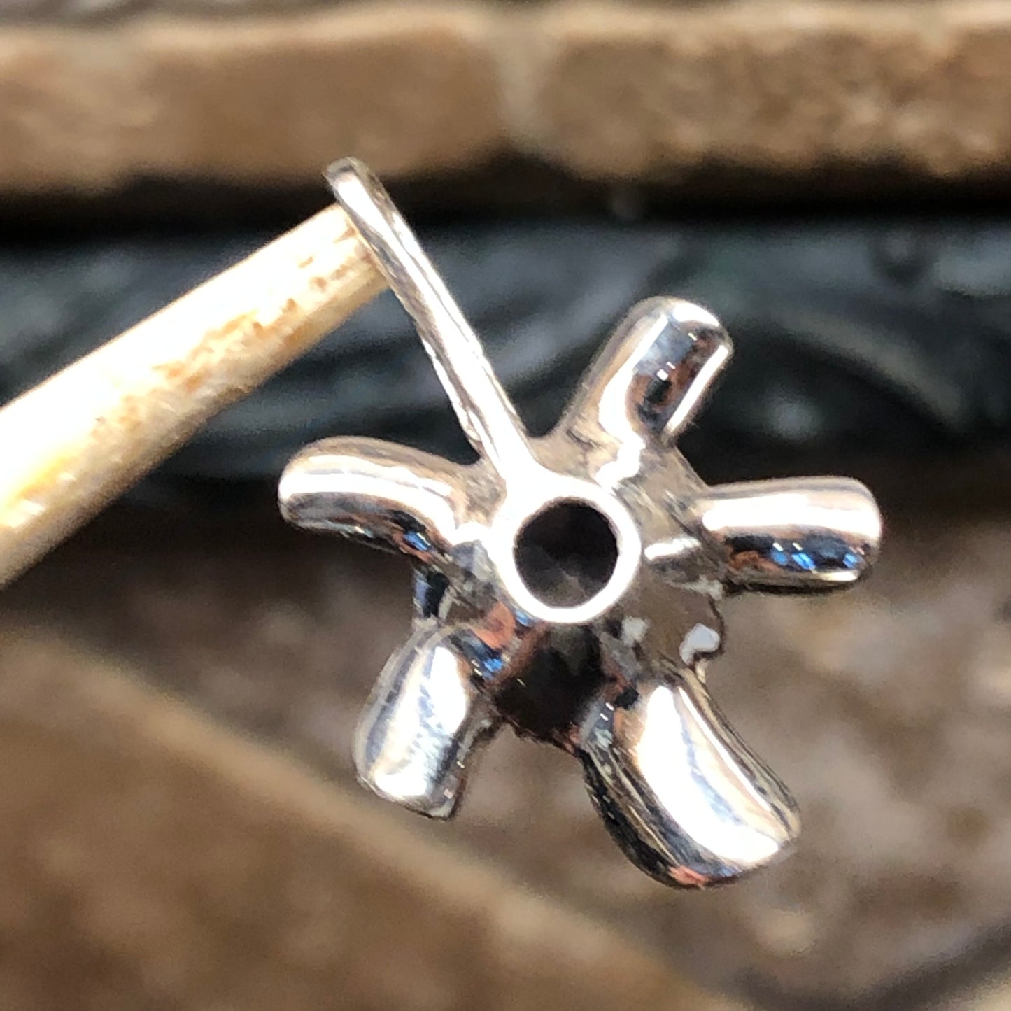 Natural 1.5ct Iolite 925 Sterling Silver Pendant 25mm - Natural Rocks by Kala