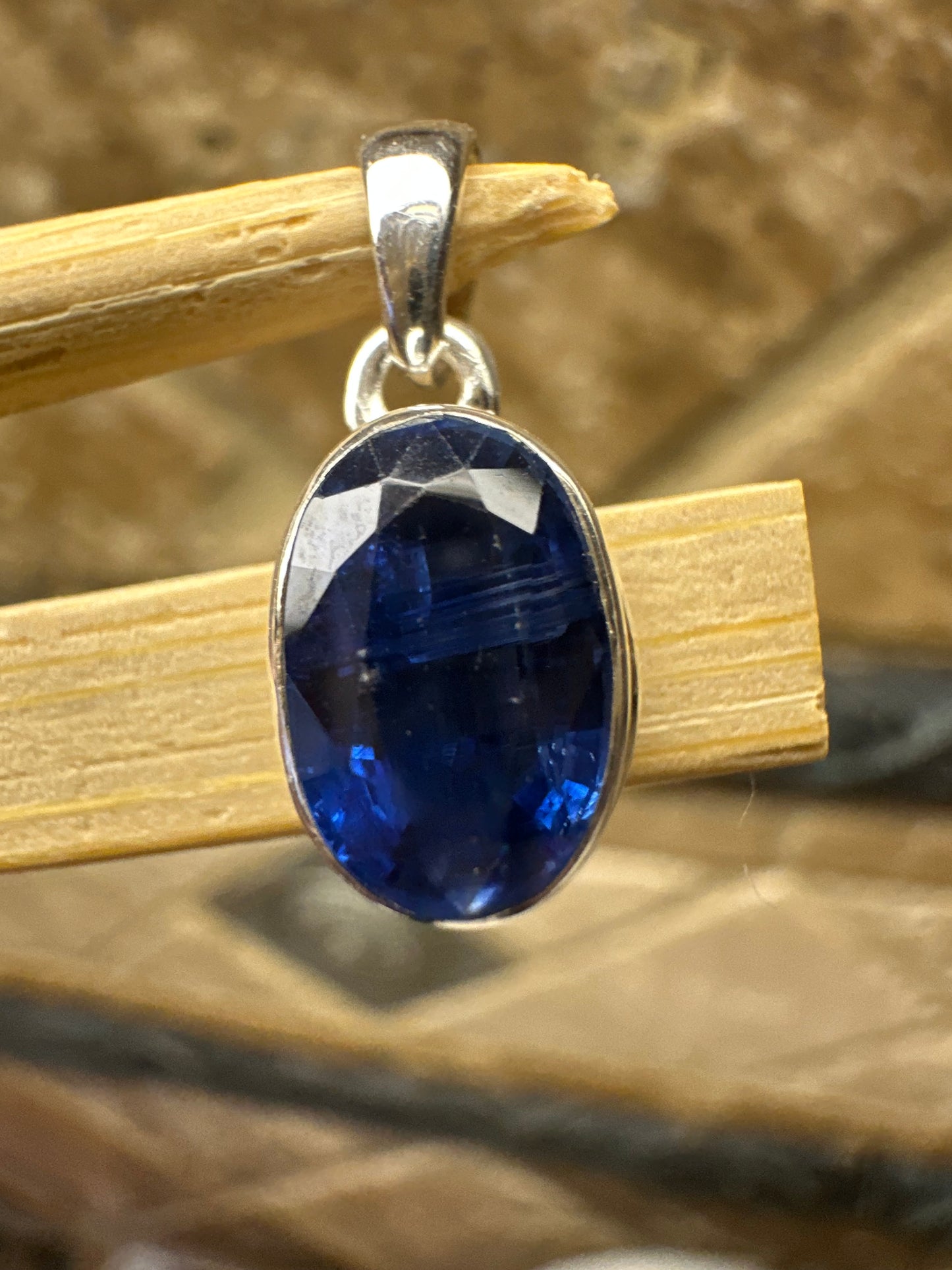 Natural Royal Blue Kyanite 925 Solid Sterling Silver Pendant 18mm