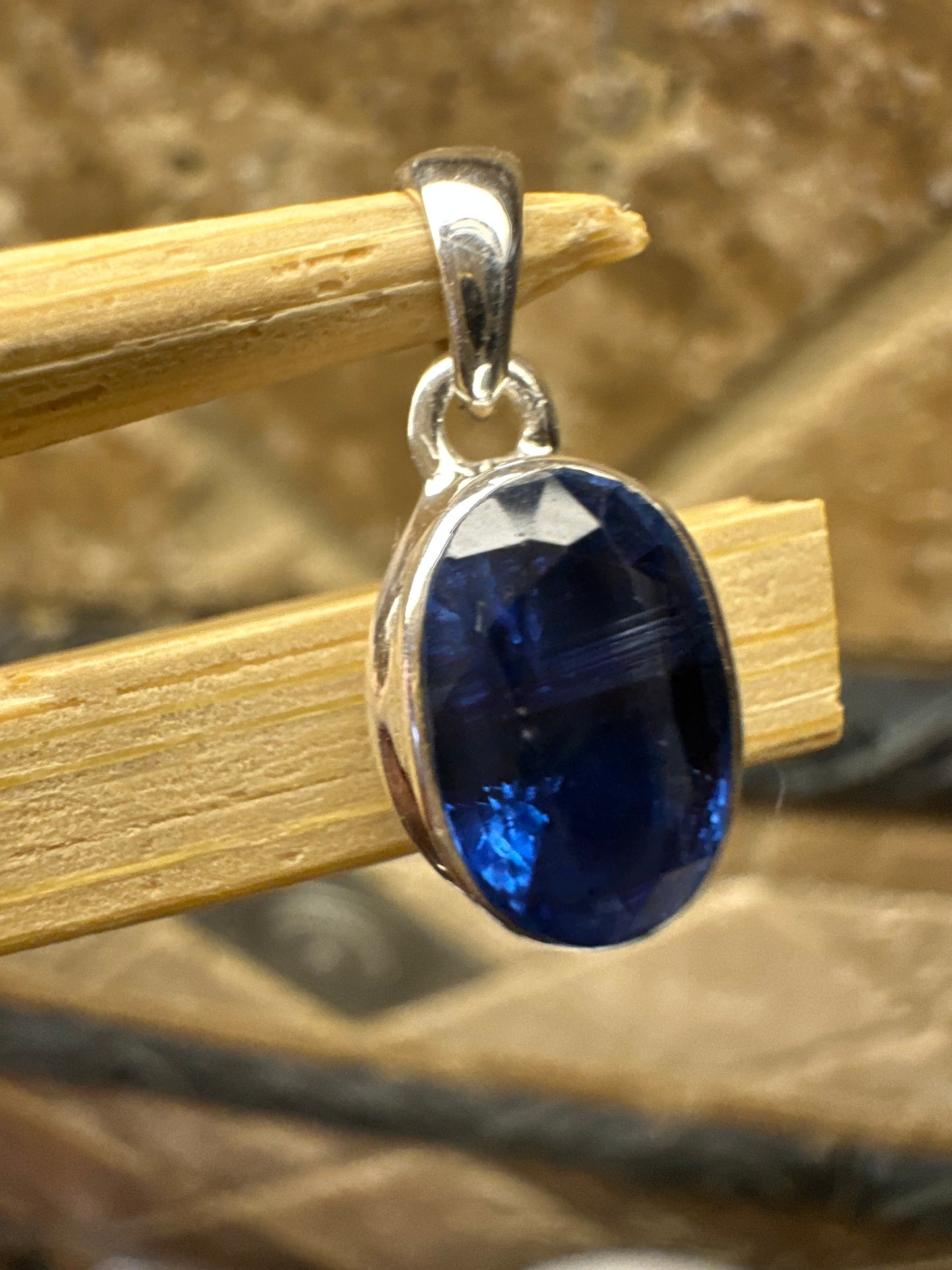 Natural Royal Blue Kyanite 925 Solid Sterling Silver Pendant 18mm