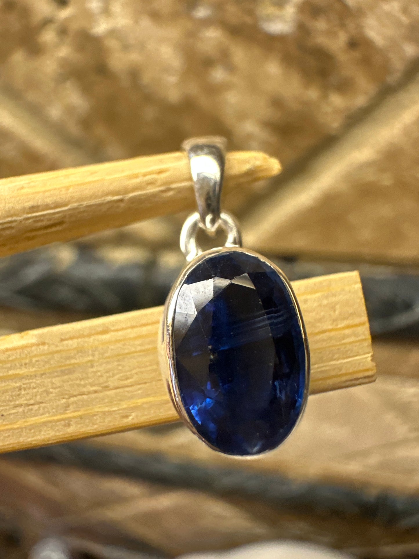 Natural Royal Blue Kyanite 925 Solid Sterling Silver Pendant 18mm