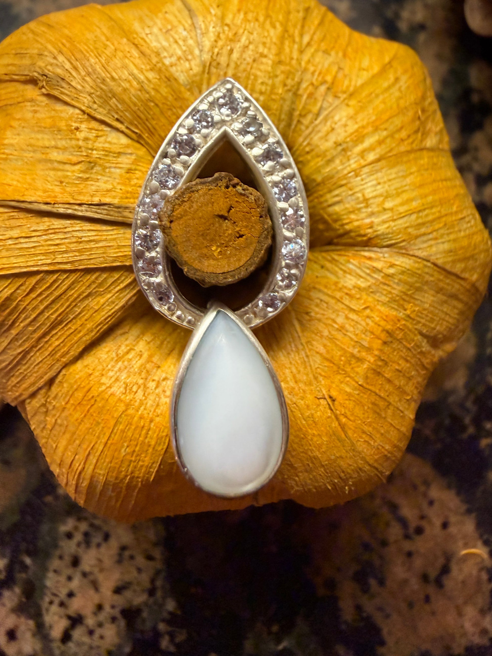 Natural Mother of Pearl 925 Solid Sterling Silver Pendant 25mm - Natural Rocks by Kala