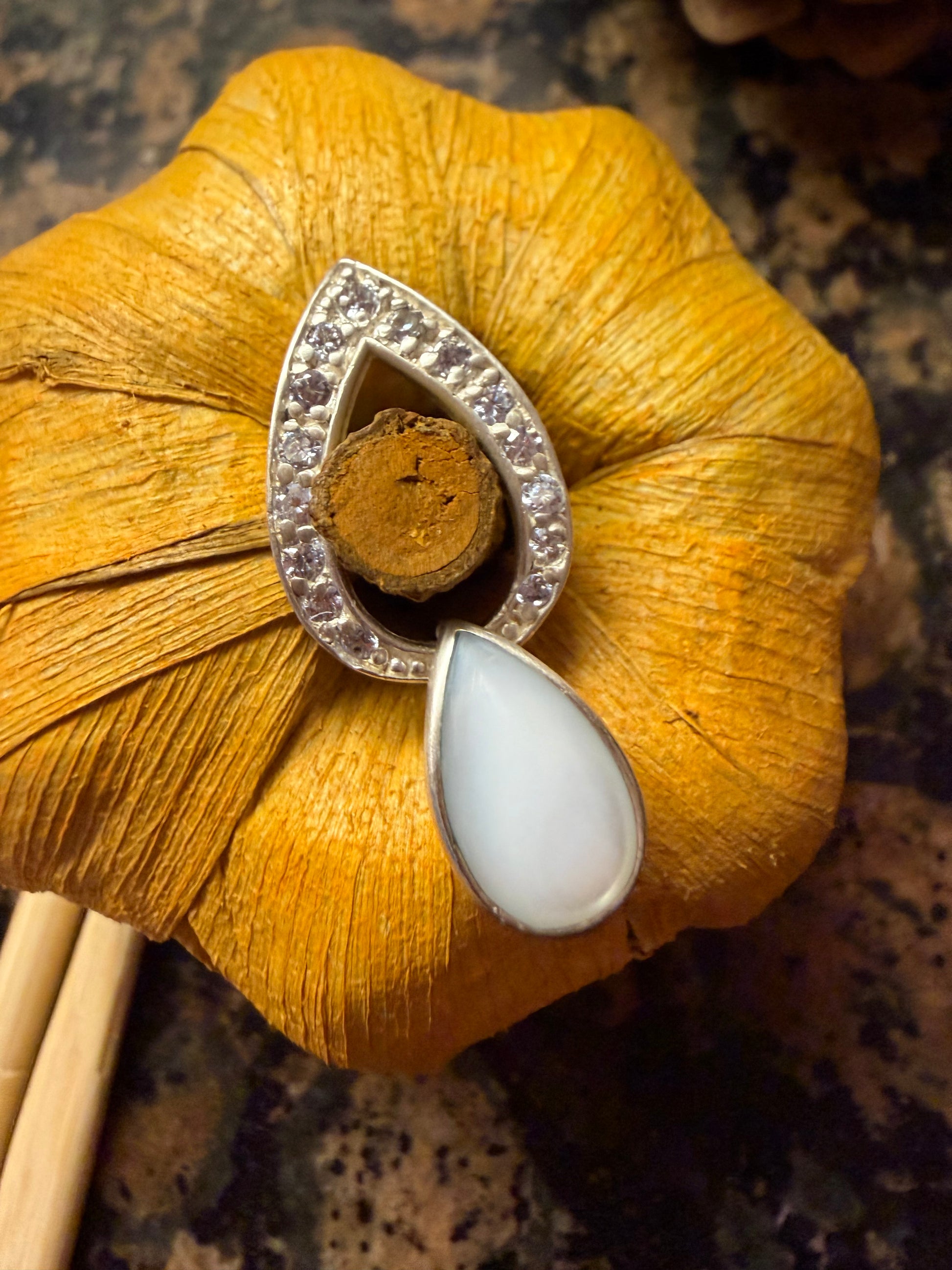 Natural Mother of Pearl 925 Solid Sterling Silver Pendant 25mm - Natural Rocks by Kala