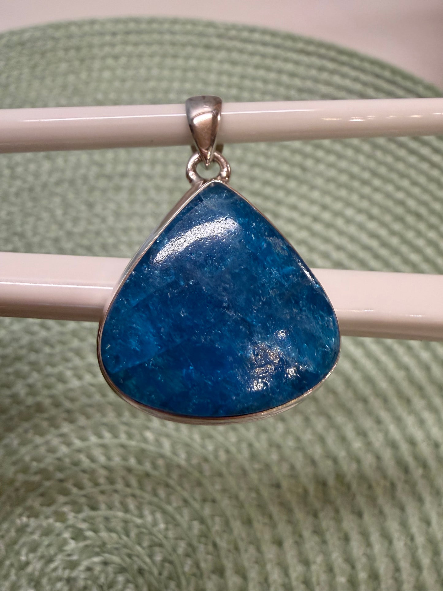 Genuine Neon Blue Apatite 925 Solid Sterling Silver Pendant 30mm
