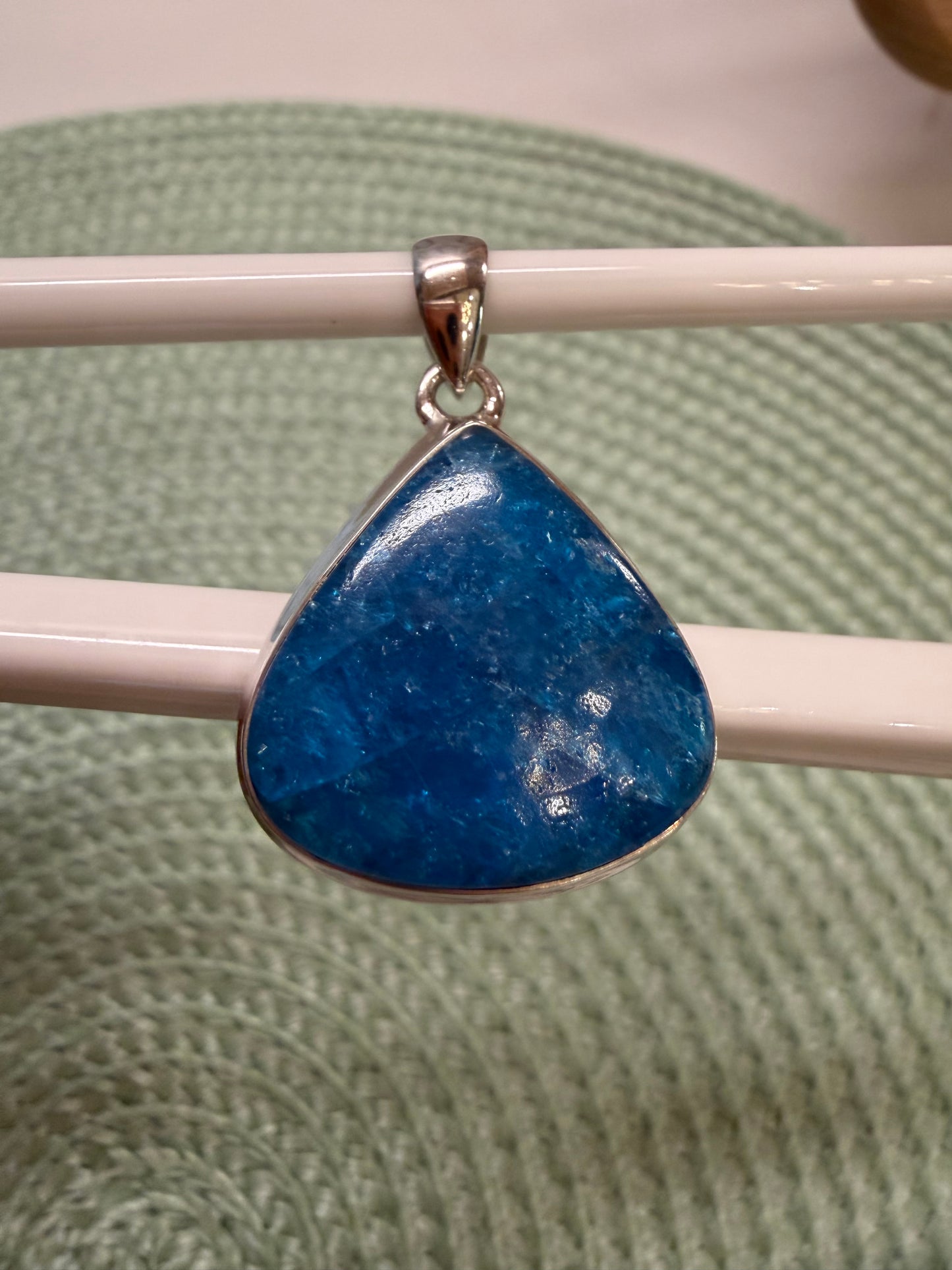Genuine Neon Blue Apatite 925 Solid Sterling Silver Pendant 30mm