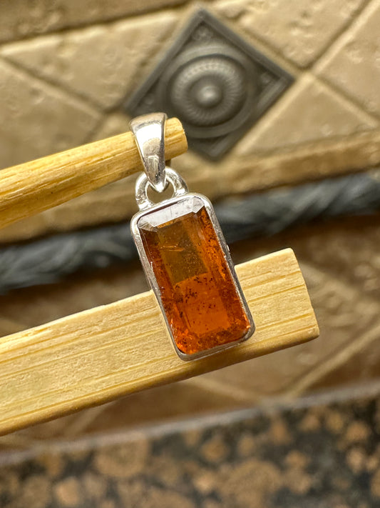 Natural Orange Kyanite 925 Solid Sterling Silver Pendant 18mm