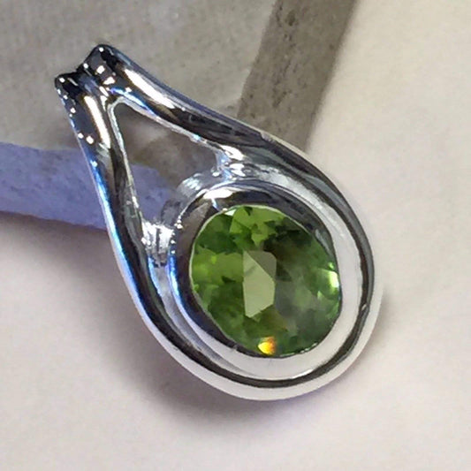 Natural 1.5ct Peridot 925 Solid Sterling Silver Pendant 17mm - Natural Rocks by Kala